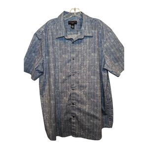 Shaquille O'Neal short sleeve button up shirt.  Men's size 2XL.